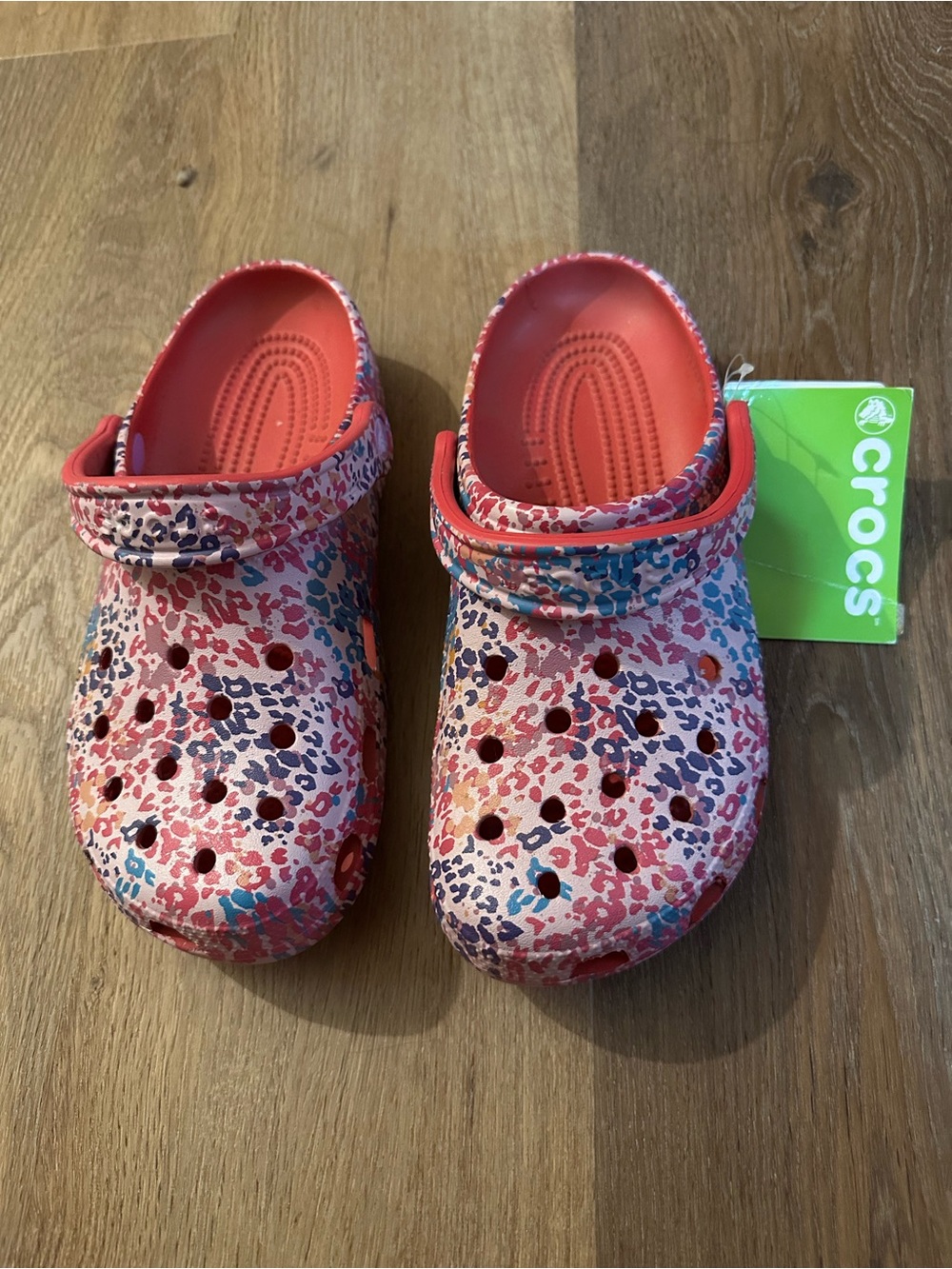 CROCS NWT Raspberry Floral Women’s Size 8